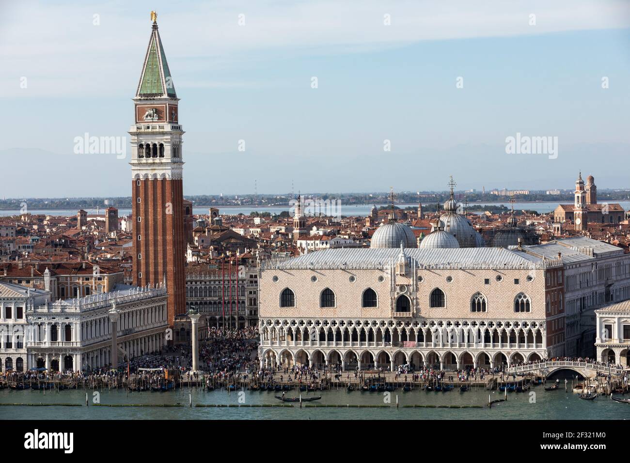 Italien, Venedig, Dogenpalast, Campanile und Piazza San Marco Stockfoto