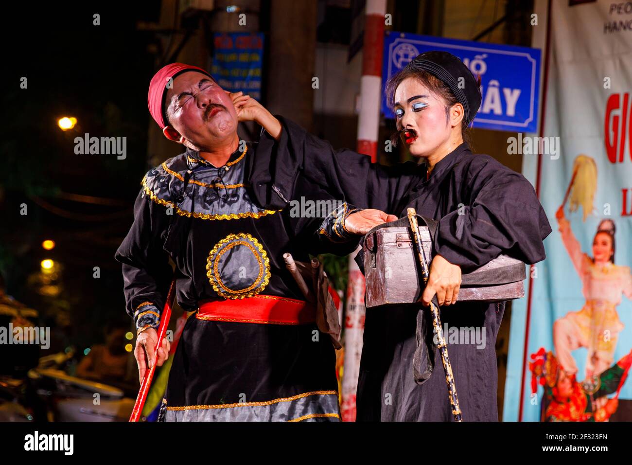 Traditionelle Kultur und Straßenschauspieler in Hanoi in Vietnam Stockfoto