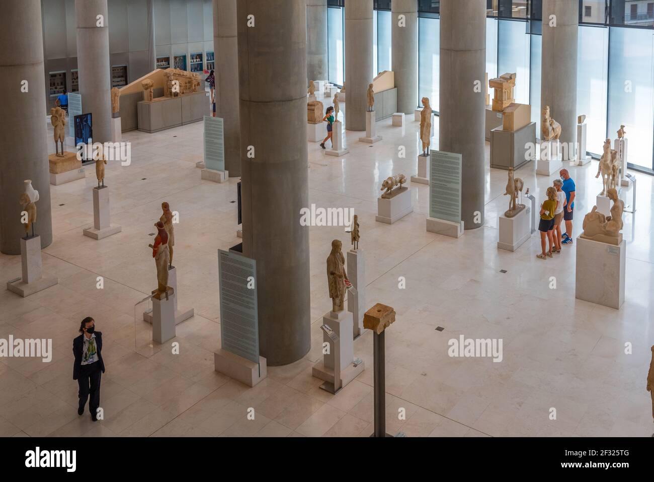 Athen, Griechenland, 28. September 2020: Sammlung antiker Artefakte im Akropolis-Museum in Athen, Griechenland Stockfoto