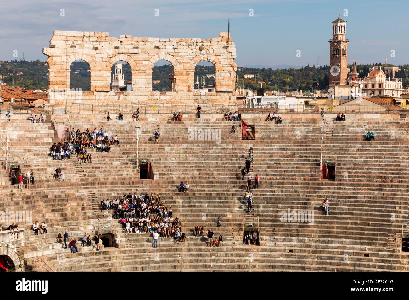 Italien, Verona, die Arena, das Amphitheater von Verona, fertiggestellt um 30 n. Chr., drittgrößte der Welt, für Scheinschlachten, Gladiatorenkämpfe, Publi verwendet Stockfoto