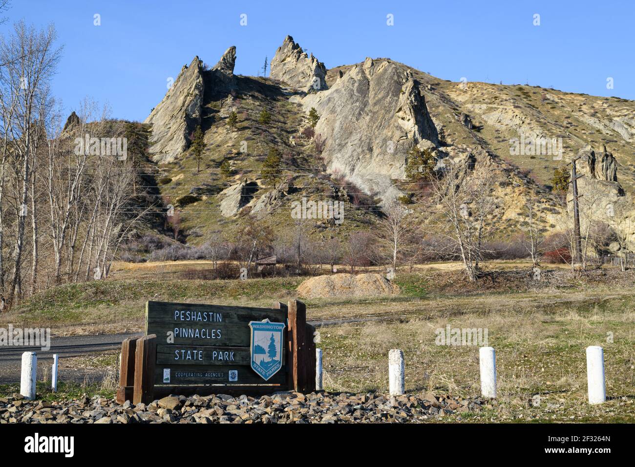 Dryden, WA / USA - 3. März 2021: Der Peshastin Pinnacles State Park ist im Winter im Osten Washingtons für den öffentlichen Zugang gesperrt Stockfoto