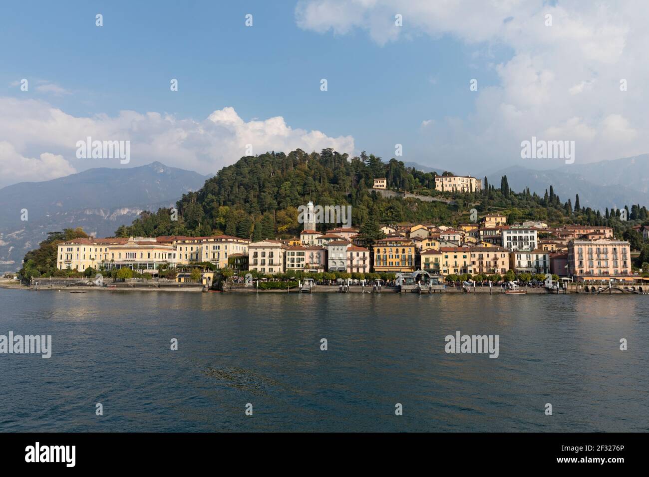 Italien, Lombardei, Bellagio, Blick auf das Dorf vom See Stockfoto