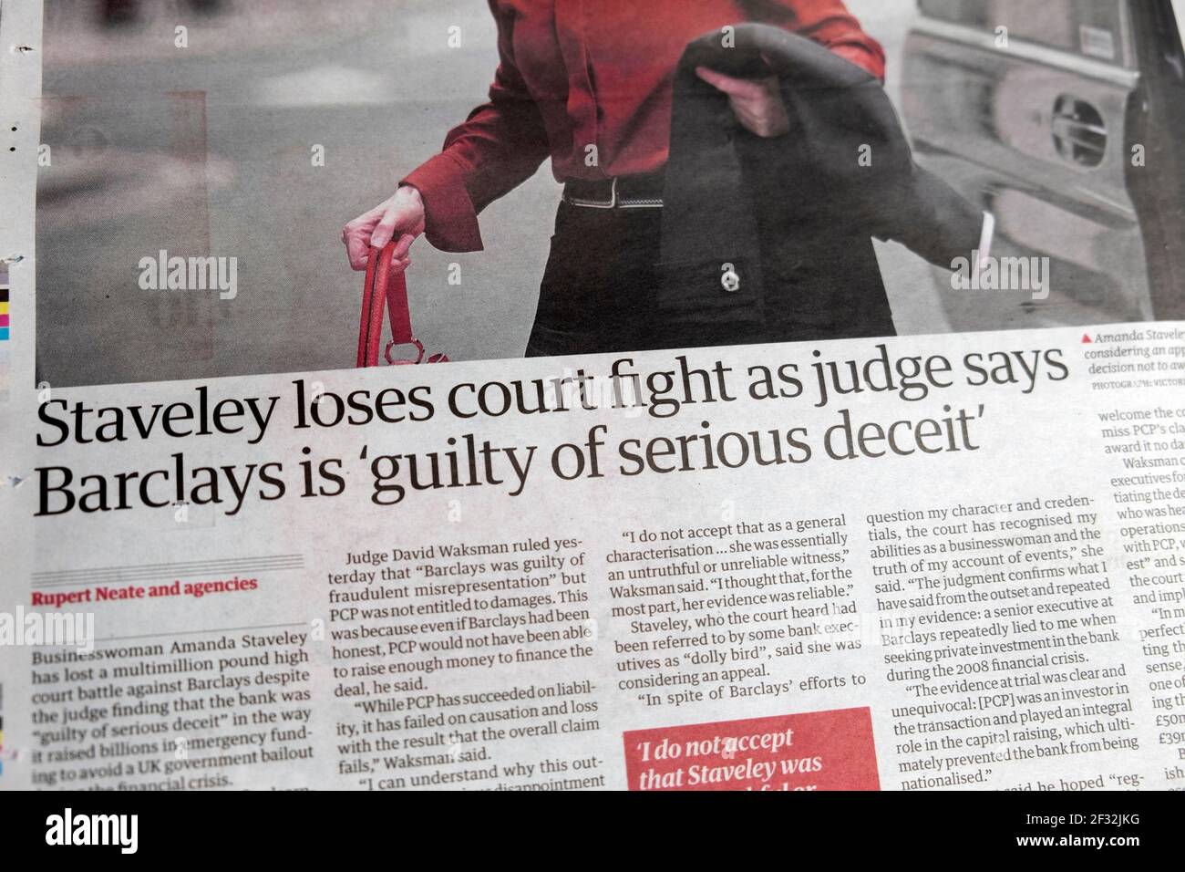 "Staveley verliert den Gerichtskampf, wie Richter Barclays sagt, ist "schuldig Von ernster Täuschung' Guardian Zeitung Schlagzeile Business Artikel auf 27 Februar 2021 Großbritannien Stockfoto