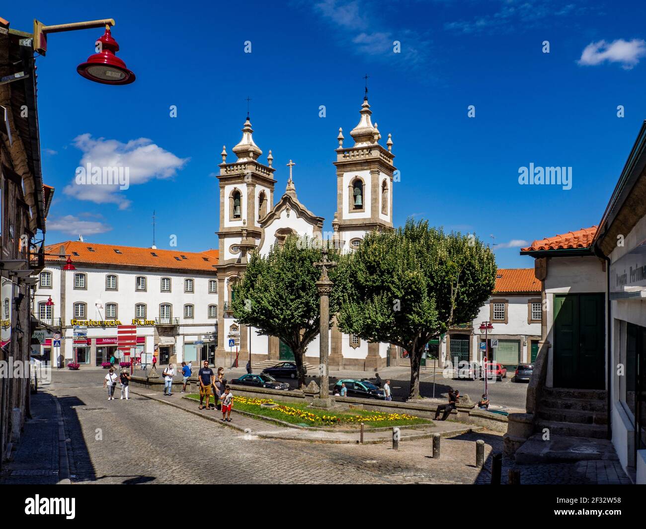 Guarda, Portugal; August 2020: Ansicht der Misericordia Kirche in Guarda, Portugal. Stockfoto