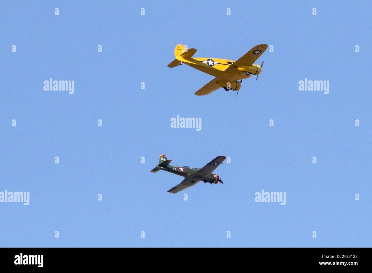 Vintage WWII Flugzeuge fliegen in Mesa, Arizona Stockfoto