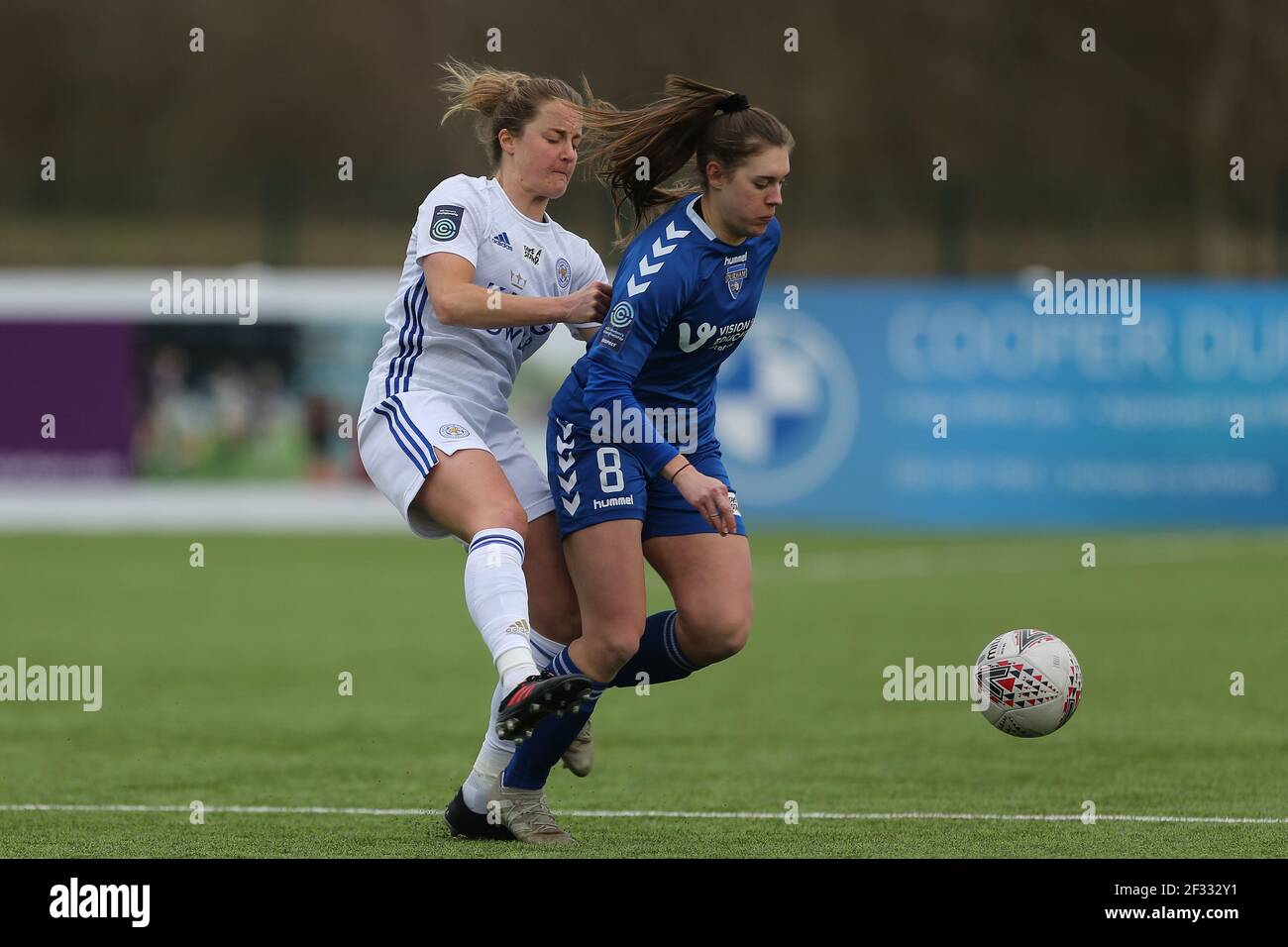 DURHAM CITY, GROSSBRITANNIEN. MÄRZ 14th Molly Sharpe von Durham Women in Aktion mit Sophie HOWARD von Leicester City während des FA Women's Championship Matches zwischen dem Durham Women FC und Leicester City im Maiden Castle, Durham City am Sonntag, 14th. März 2021. (Kredit: Mark Fletcher, Mi News) Kredit: MI Nachrichten & Sport /Alamy Live Nachrichten Stockfoto
