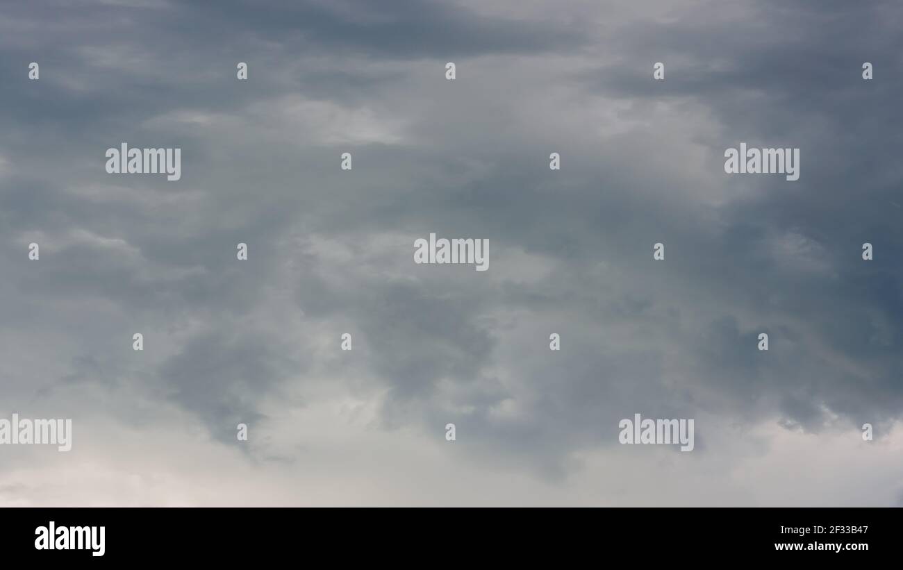 Natürlicher Hintergrund: Dramatischer stürmischer Himmel Stockfoto
