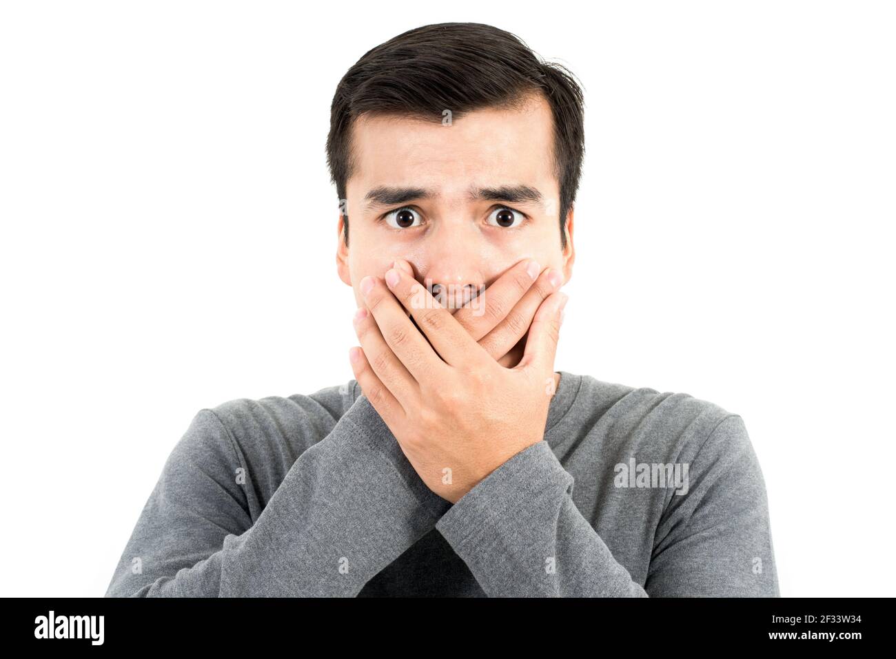 Schockierter Mann mit Händen, die den Mund bedecken Stockfoto