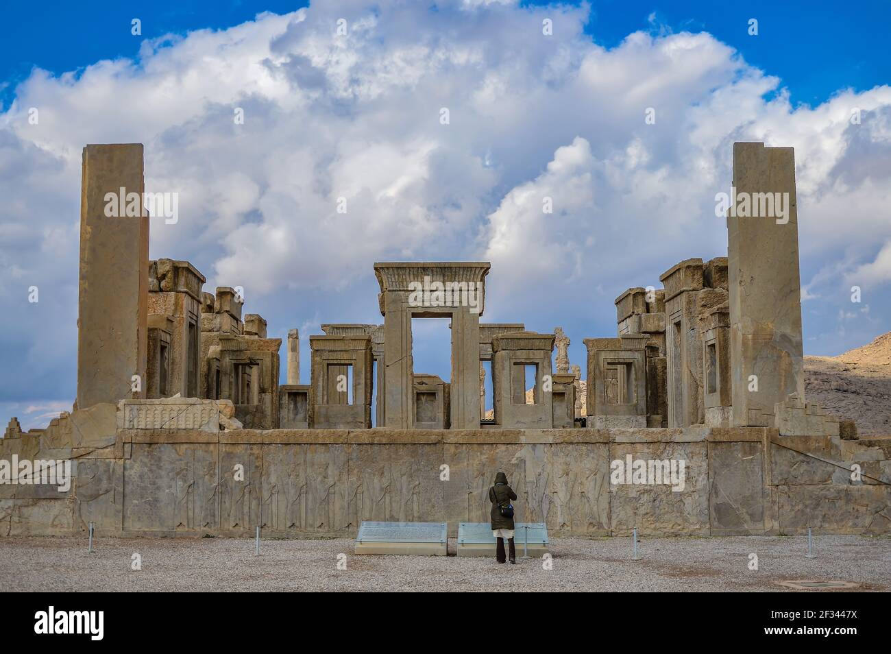 Shiraz, Iran - 15. Dezember 2015: Die Ruinen von Tachara, der Palast von Darius dem Großen in Persepolis, der alten Hauptstadt des persischen Reiches Stockfoto