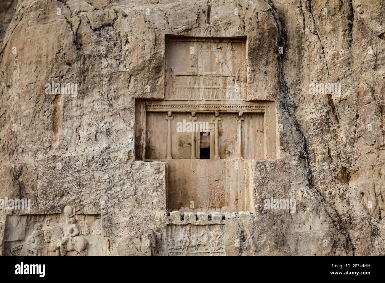 Das Grab von Darius I., bekannt als Darius der große, der dritte persische König der Könige des Achämeniden Reiches, befindet sich in Naqsh-e Rostam Nekropole Stockfoto