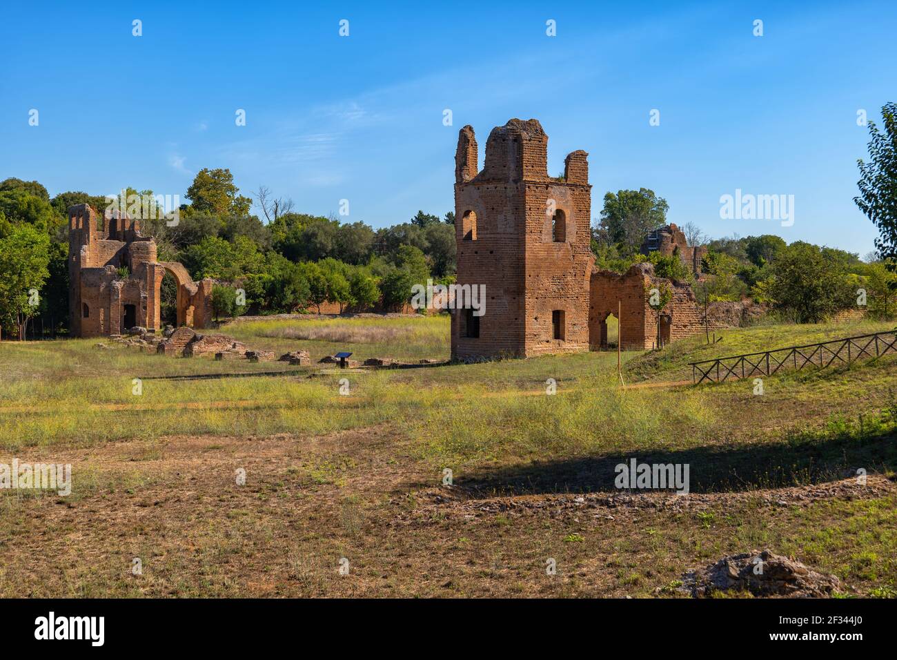Circus von Maxentius Ruinen in der Via Appia Antica in Rom, Italien, alten römischen Zirkus von Kaiser Maxentius zwischen Jahr 306 und 312 n. Chr. gebaut. Stockfoto
