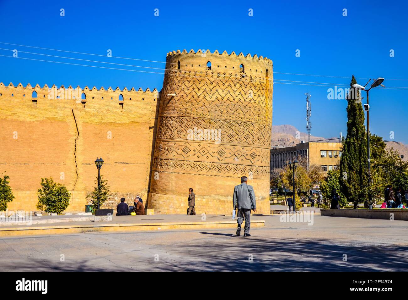 Shiraz, Iran - 14. Dezember 2015: Die Arg von Karim Khan, eine berühmte Zitadelle in Shiraz, Iran, an einem sonnigen Tag Stockfoto