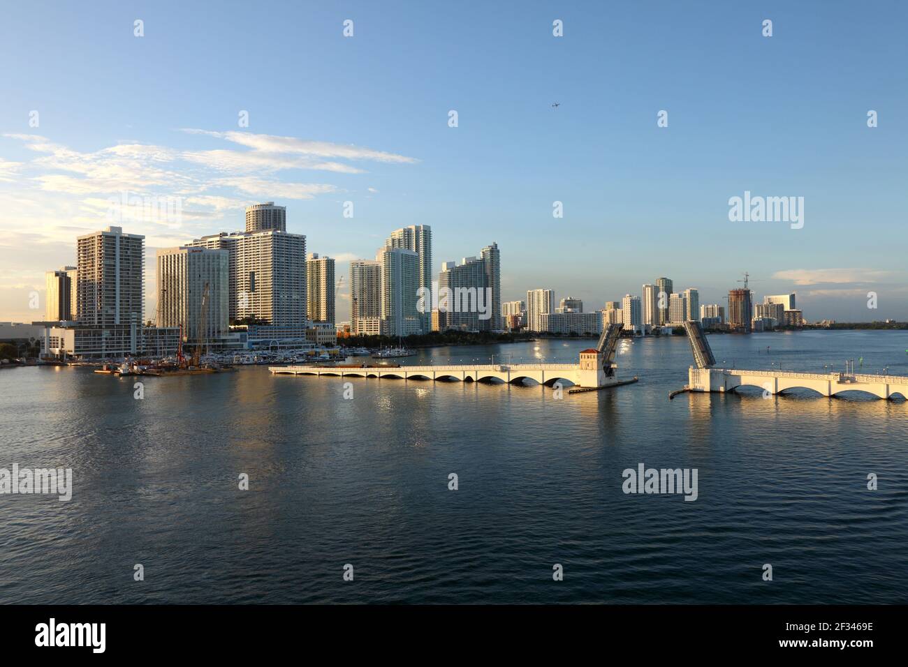 Geographie / Reisen, USA, Florida, Miami, Lifting Bridge am Venetian Causeway, zusätzliche-Rights-Clearance-Info-not-available Stockfoto