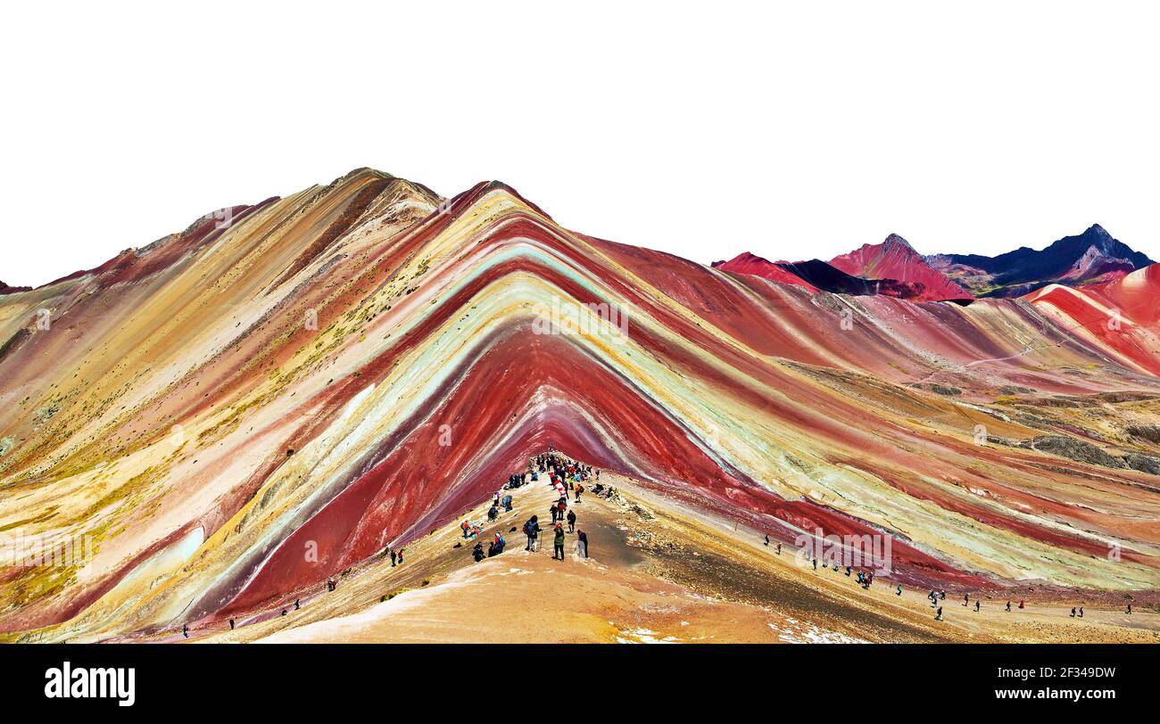 Rainbow Mountain oder Vinicunca Montana de Siete Colores isoliert auf weißem Himmel Hintergrund, Cuzco oder Cusco Region in Peru, peruanischen Anden, Pano Stockfoto