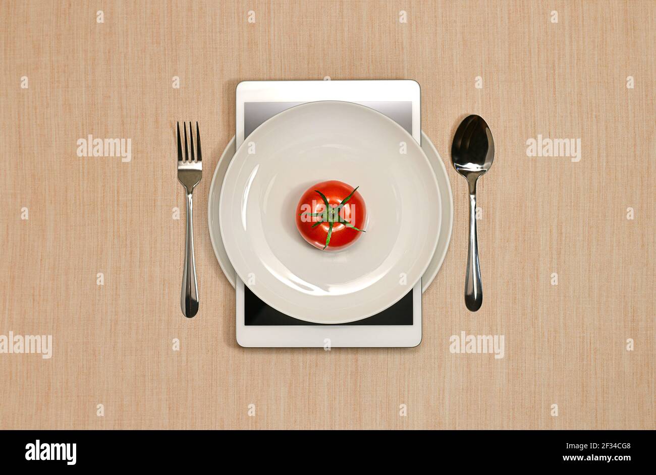 Online-Bestellung von Lebensmitteln, Lebensmitteln und Fertiggerichten. Servieren auf eine Person mit einer Tomate. Stockfoto