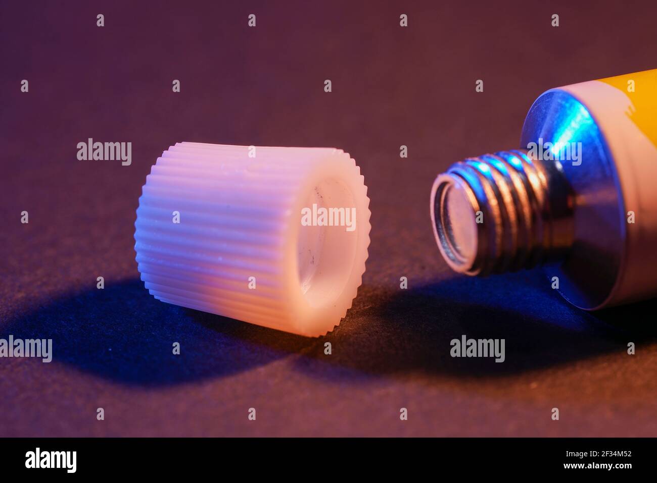 Nahaufnahme eines geöffneten Tubus Stockfoto