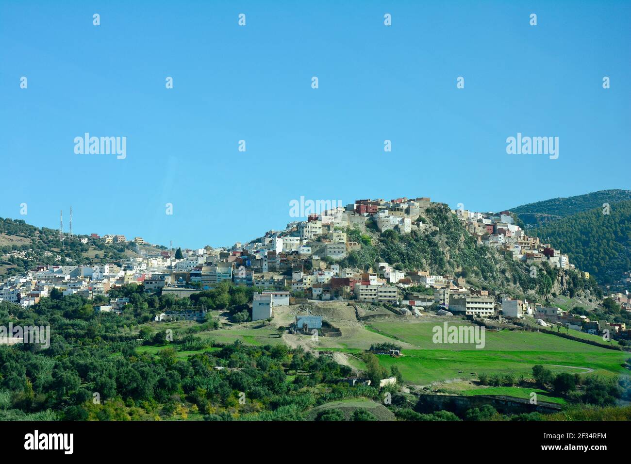 Marokko, Bergdorf Moulay Idriss bei Volubilis Stockfoto