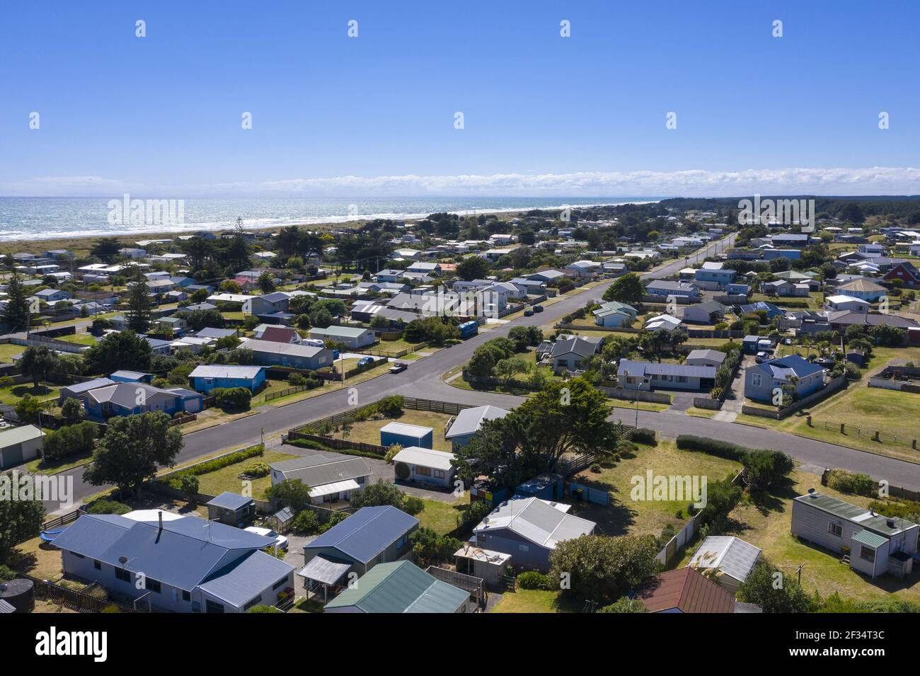 Das kleine Dorf Waitarere Beach in Horowhenua bei Levin bietet sowohl dauerhafte Wohn- als auch Ferienunterkünfte. Stockfoto