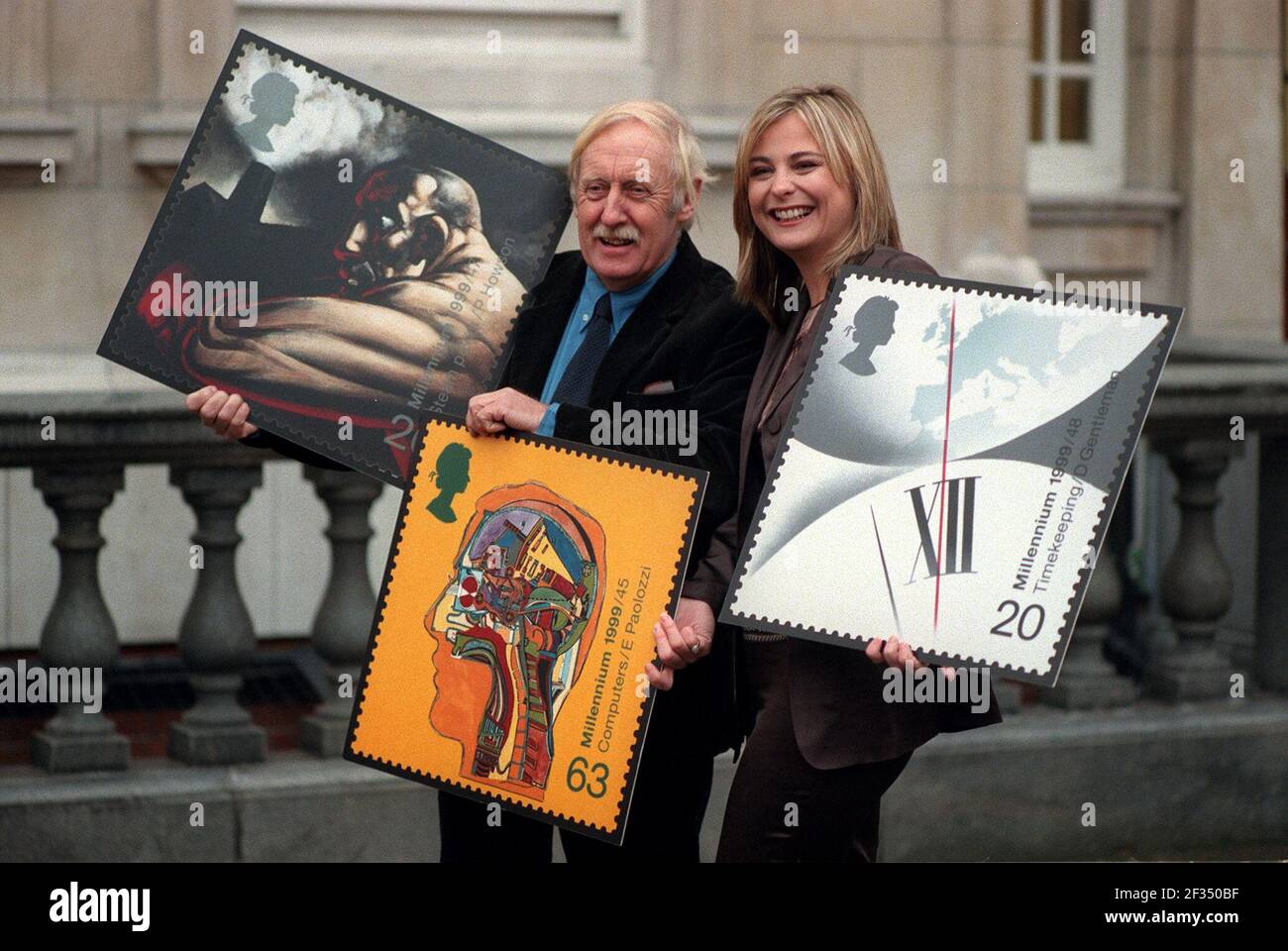 Philippa Forrester TV PresenterJanuar 99At Fototermin im Science Museum In London zum Start des Millennium der Royal Mail Briefmarkensammlung, die vier britische Erfindungen zeigt, die mit briten abgebildet sind Erfinder Trevor Baylis Stockfoto