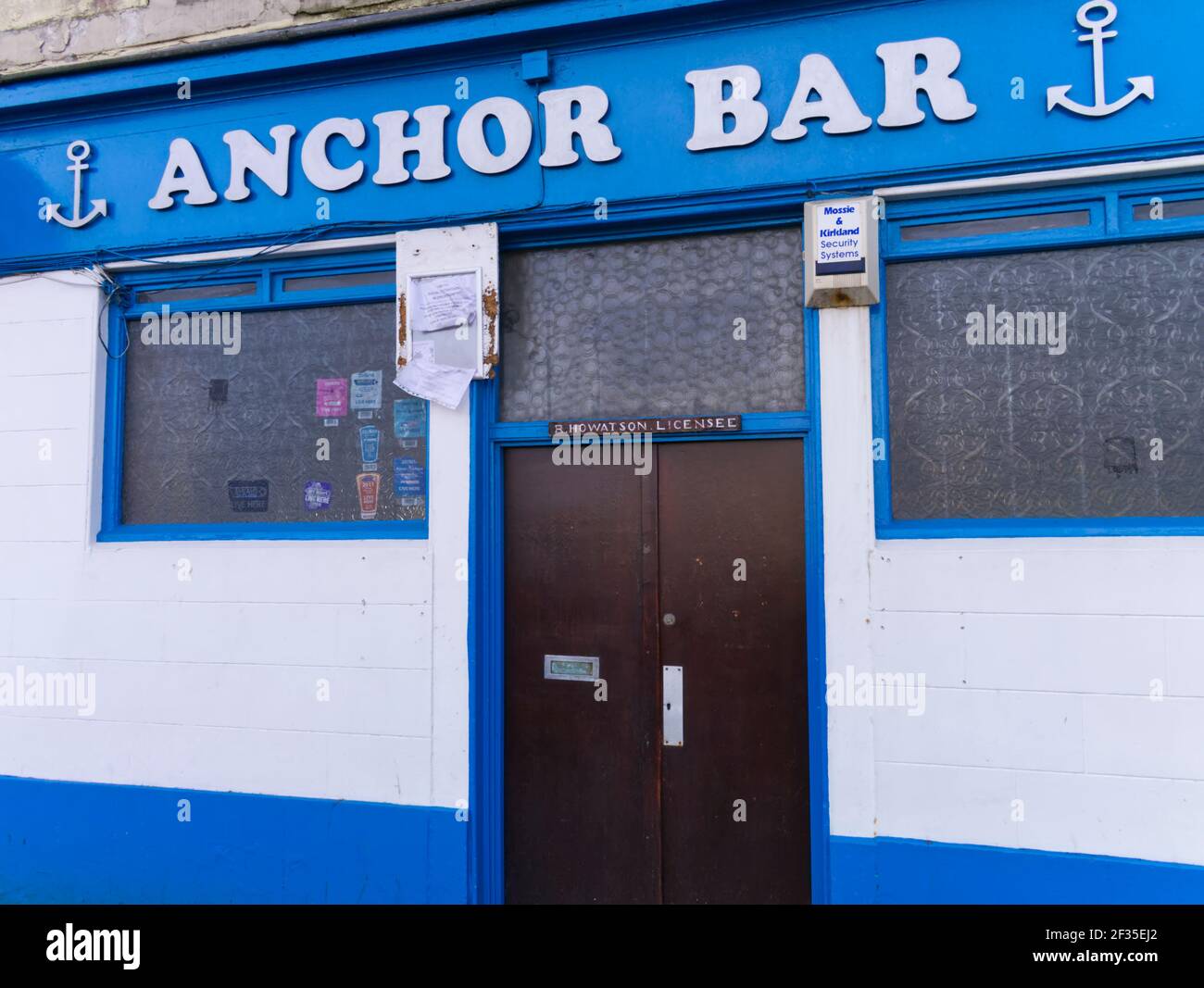 Anchor Bar ist eines der vielen traditionellen schottischen Pubs, die aufgrund von Covid 2021, Ayr, Ayrshire, Schottland, geschlossen sind Stockfoto