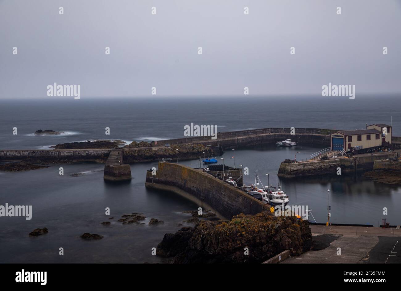 Saint Abbs ein schottisches Fischerdorf, das Drehort für Marvel’s Avengers: Endgame für New Asgard war Stockfoto