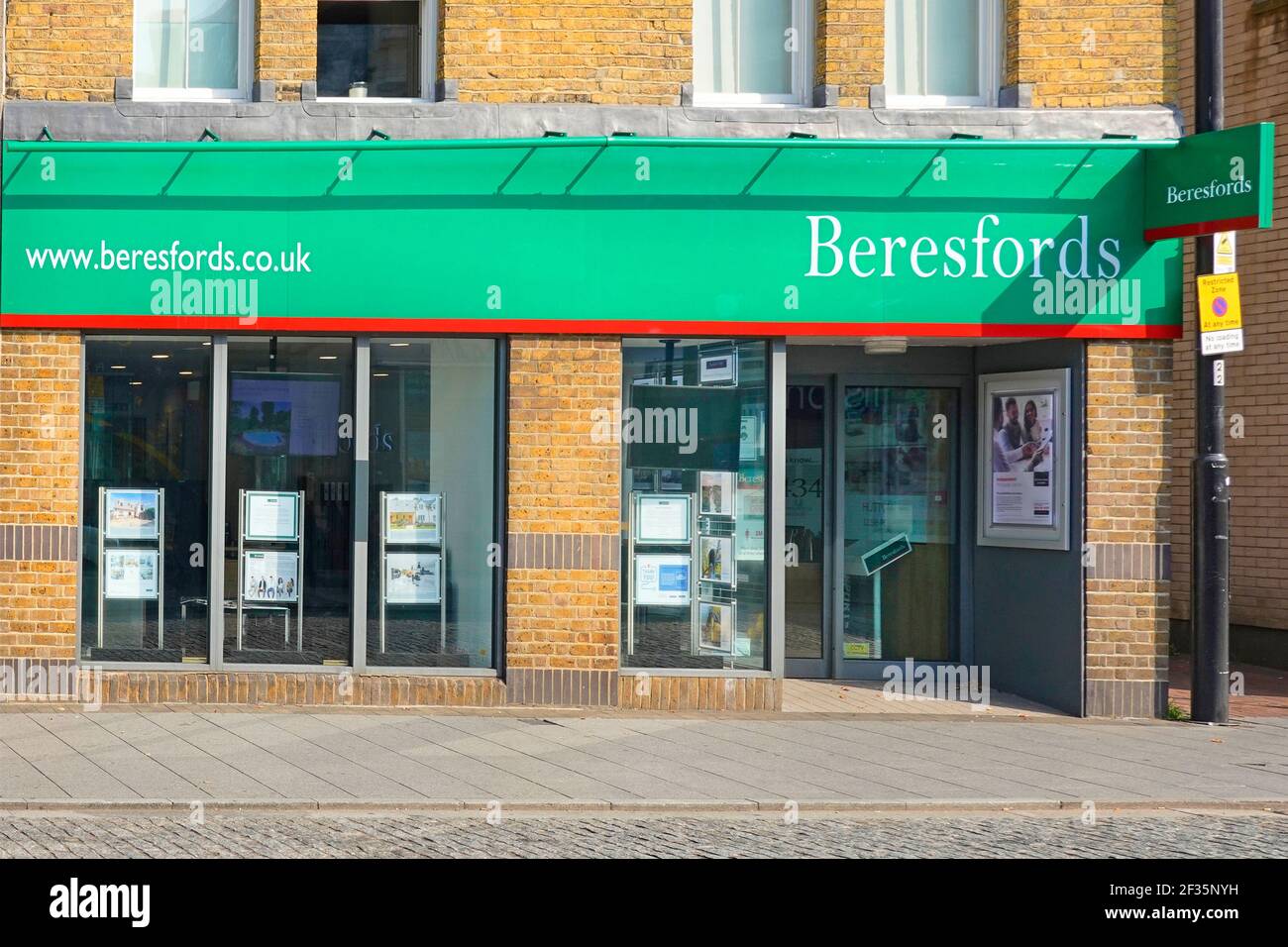 Office Front & Branding Beresfords Brentwood High Street Zweigstelle Des größten unabhängigen Immobilienmaklers im Familienbesitz in Essex England GB Stockfoto