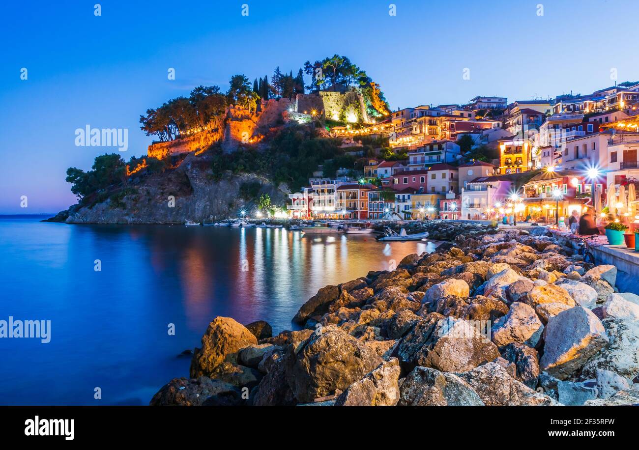 Parga, Griechenland. Waterfront der Resort-Stadt an der ionischen Küste. Stockfoto