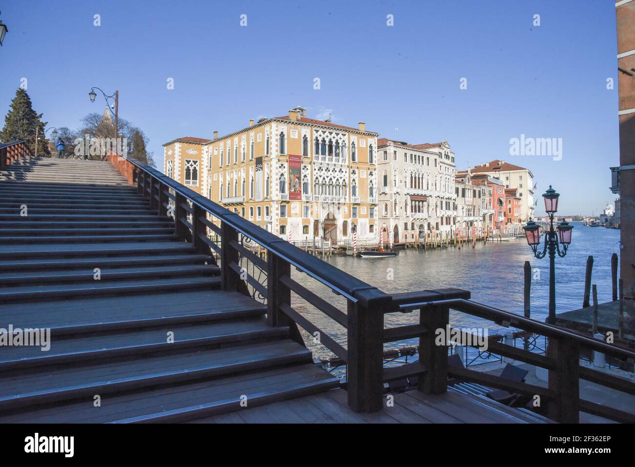 Venedig, Italien. März 2021, 15th. Ponte dell'Accademia durante Venezia in Zona Rossa, Nachrichten in Venezia, Italia, 15 marzo 2021 Credit: Independent Photo Agency/Alamy Live News Stockfoto