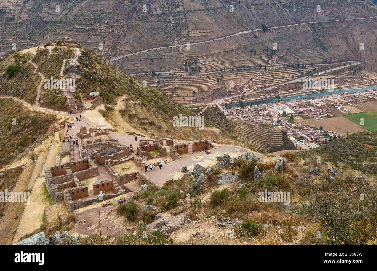 Ruinen der alten Inka-Stadt Pisac, heilige Gegend Inti Huatana, PERUANISCHE HIGHLANDS, Peru, Südamerika Stockfoto