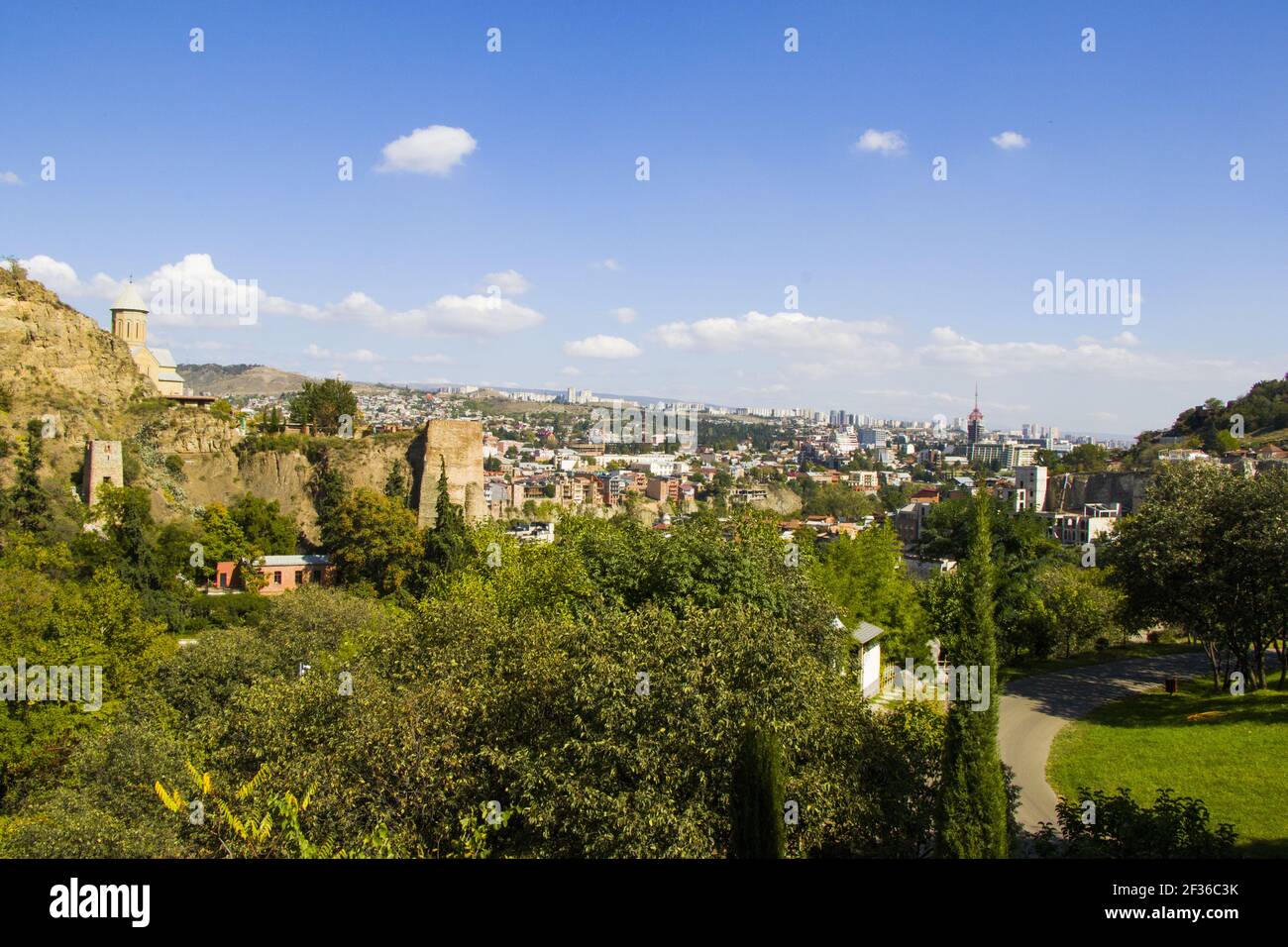 Die Altstadt von Tiflis, Sehenswürdigkeiten und Architektur. Stadtzentrum und historische Plätze Stockfoto