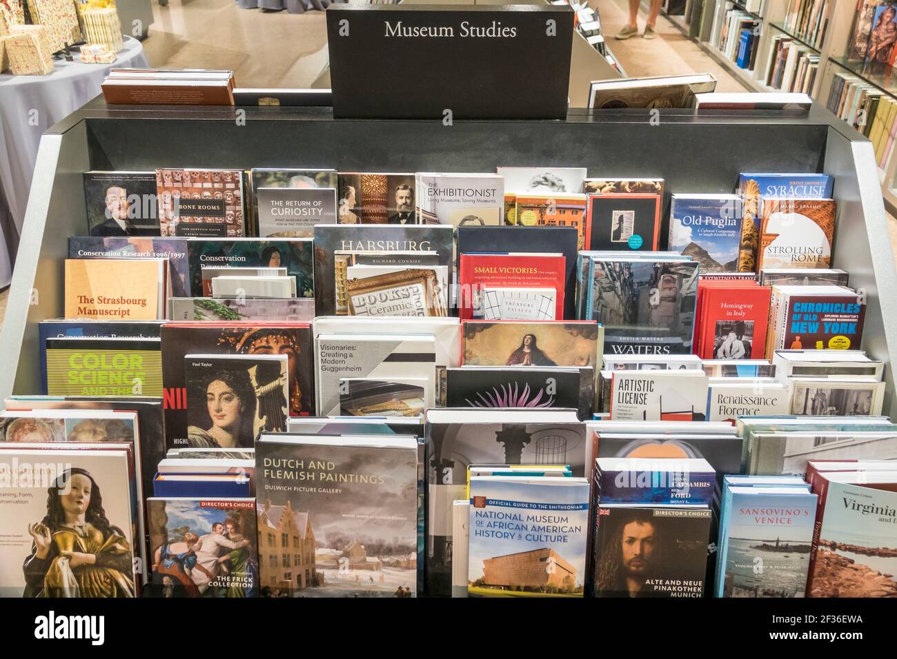 Washington DC, National Gallery of Art Museum, innen innen Einkaufen Geschenke Shop Bücher Verkauf Display, Stockfoto