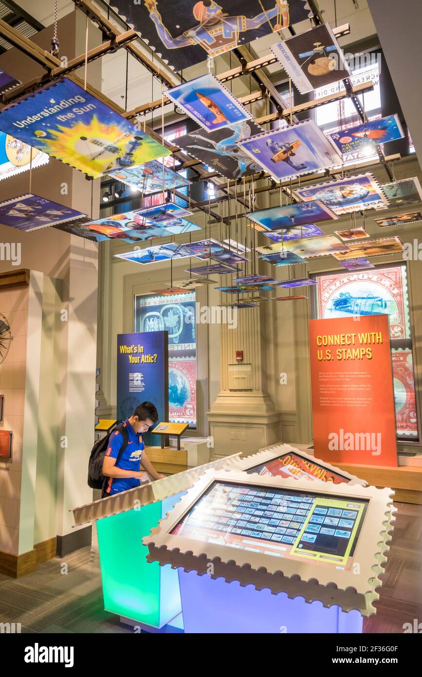 Washington DC, National Postal Museum, Briefmarken rund um den Globus zeigen interaktives Display innen, Stockfoto