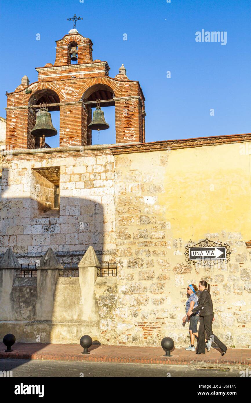 Santo Domingo Dominikanische Republik,Ciudad Colonia Zona Colonial,Basilika Santa María La Menor Nationalkathedrale aus dem Jahr 1541, katholische Glocke im gotischen Stil Stockfoto