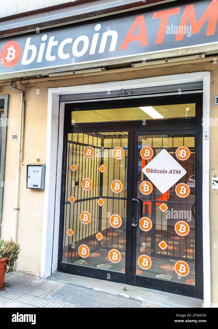 Bitcoin atm -Fotos und -Bildmaterial in hoher Auflösung – Alamy