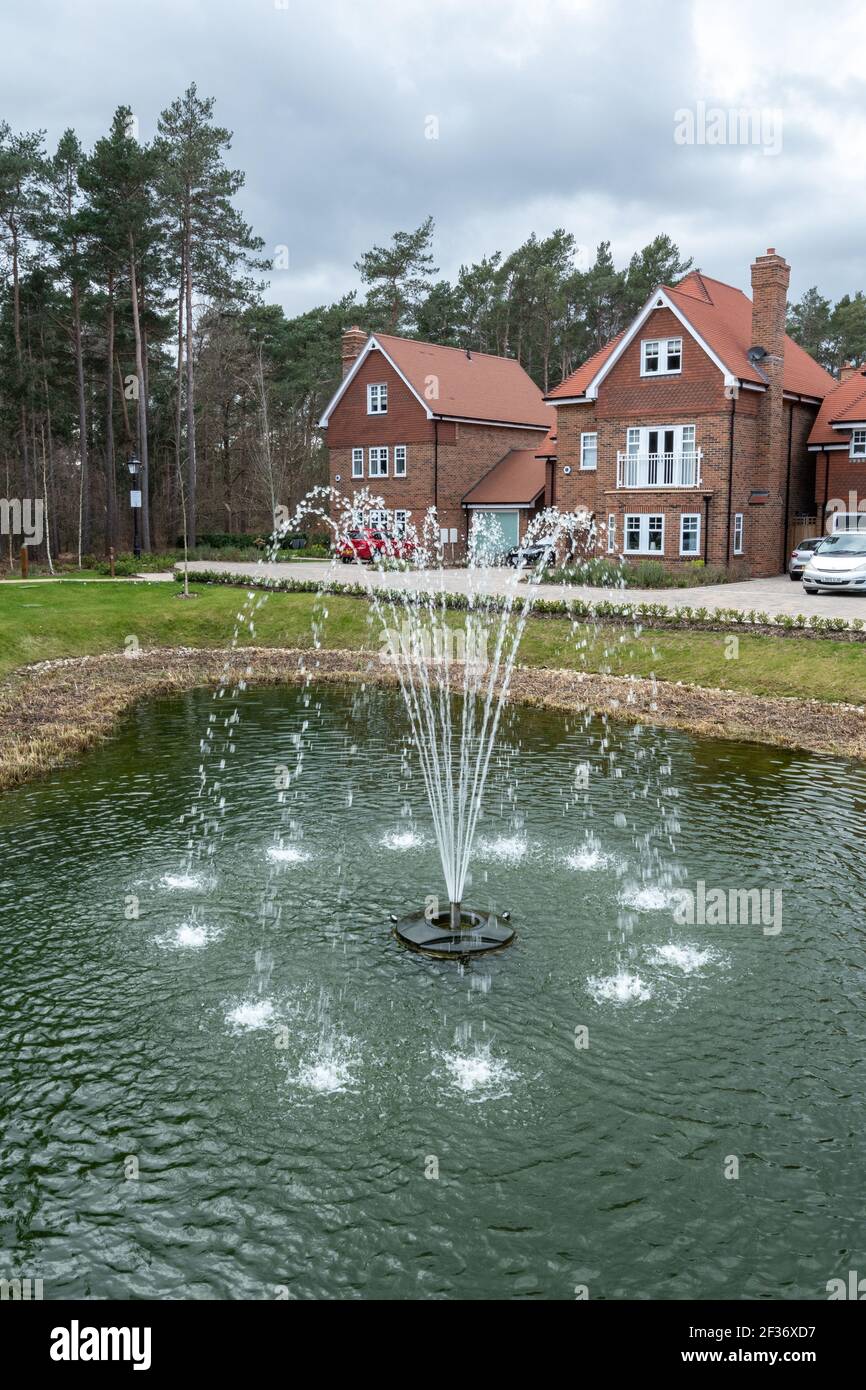 Hartland Village, neue Wohnsiedlung in der Nähe der Flotte in Hampshire, England, Großbritannien Stockfoto