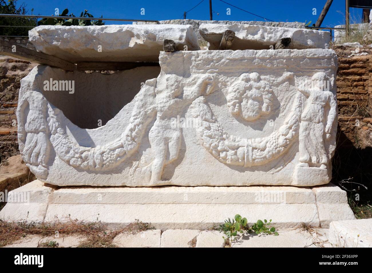 Sarkophag auf dem römischen Friedhof von Fiskardo, Kefalonia Stockfoto
