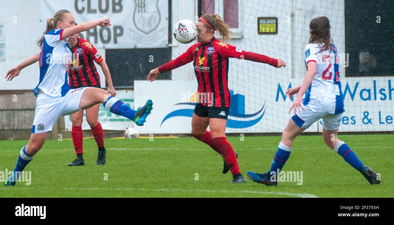 Preston, Großbritannien. 14th Feb, 2021. Faceplant während der FA Womens Championship, Ligaspiel zwischen Blackburn Rovers vs Lewes in Preston, England Credit: SPP Sport Press Foto. /Alamy Live Nachrichten Stockfoto