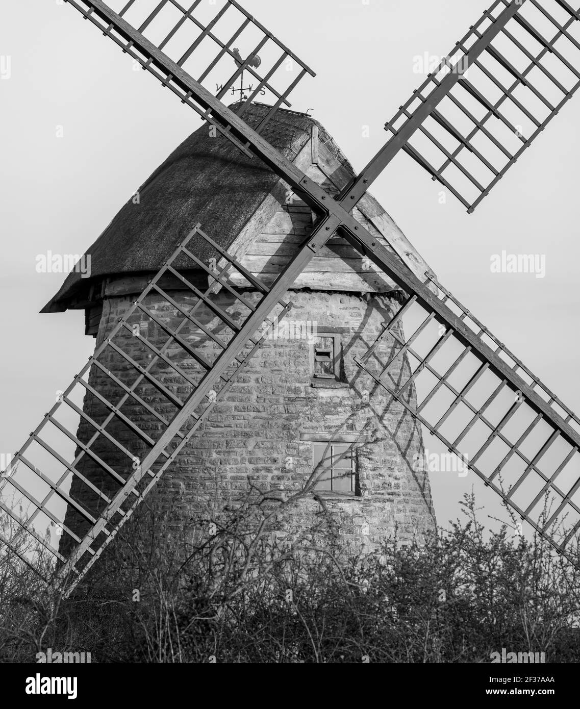 Blick auf die Stembridge Mill in High Ham in Somerset.die letzte verbleibende Strohwindmühle in Somerset. Stockfoto