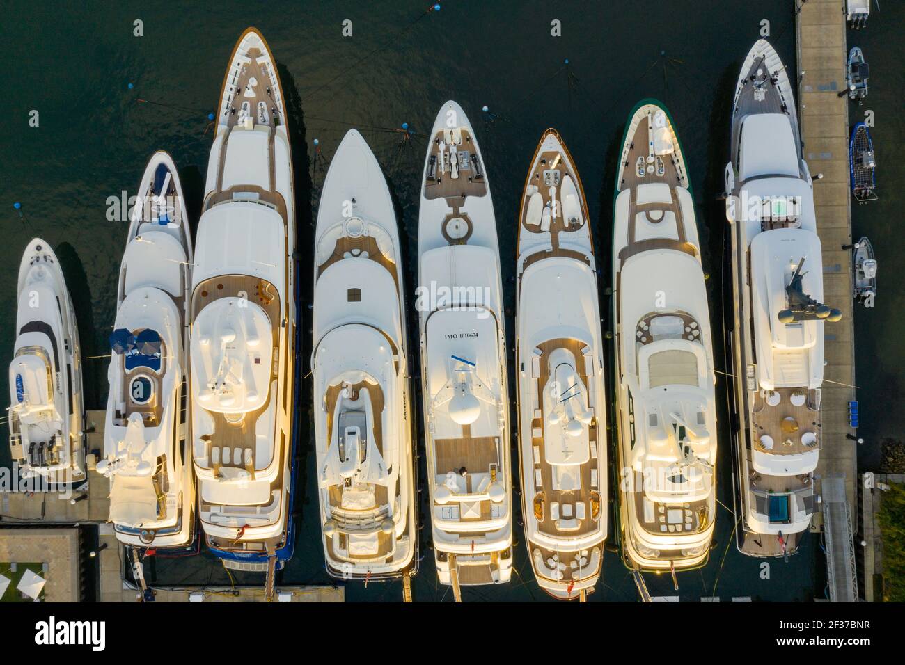 Super Yachts vertäut in Rybovich Superyacht Marina in West Palm Beach Florida Stockfoto