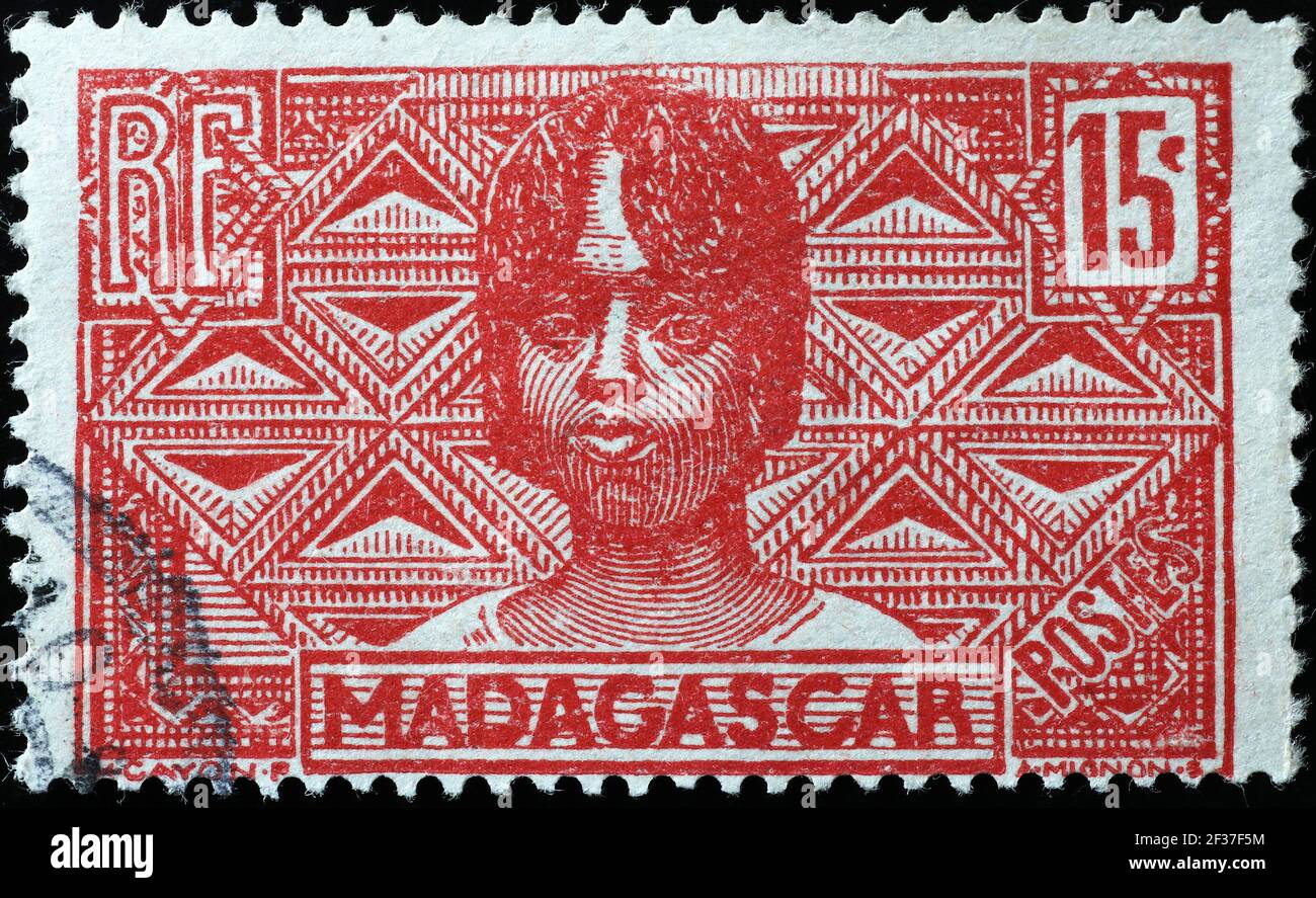 Jahrgangsstempel aus Madagaskar mit einer Frau Stockfoto