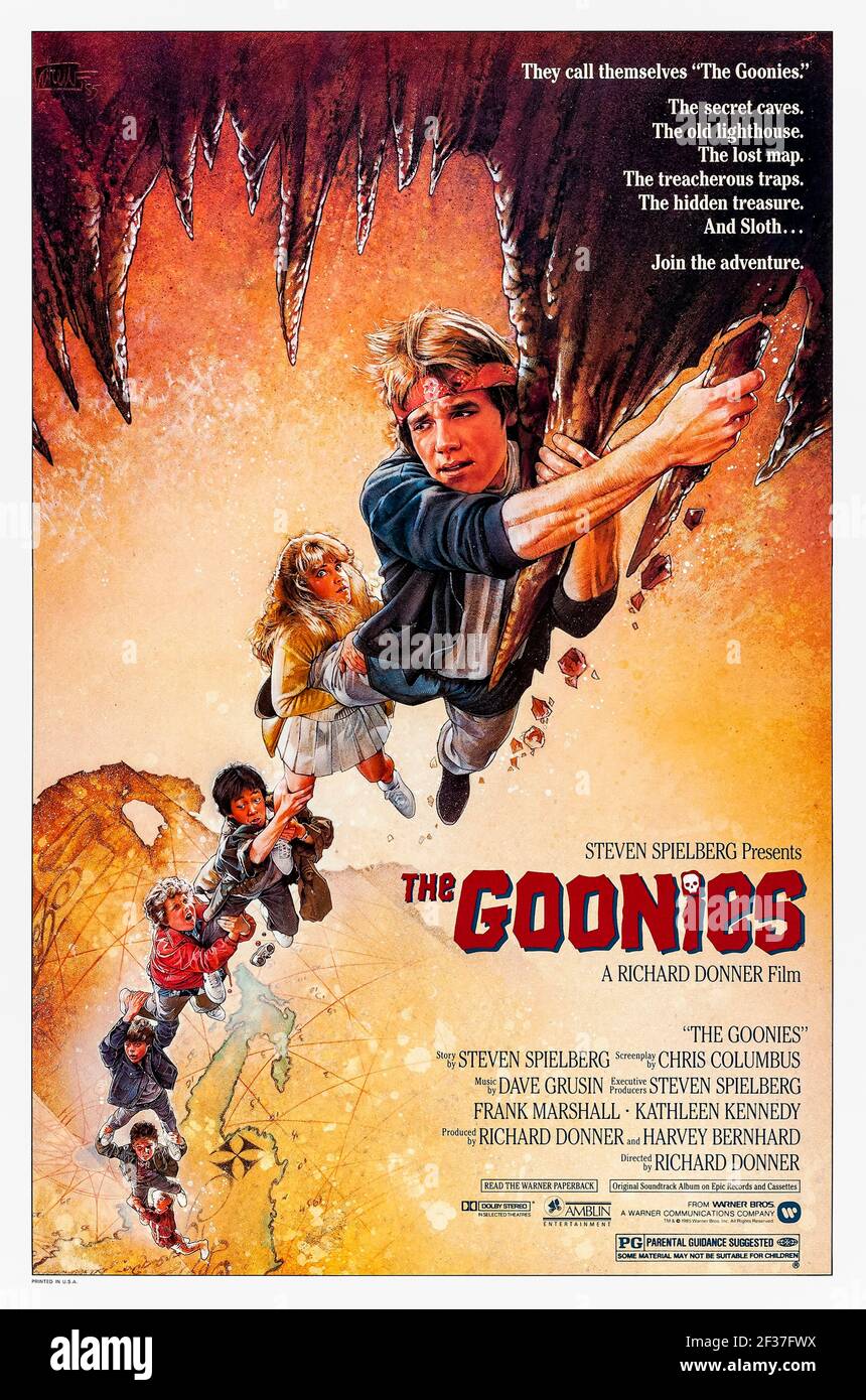 The Goonies (1985) Regie: Richard Donner mit Sean Astin, Josh Brolin, Jeff Cohen, Corey Feldman und Kerri Green. Ein sehr geliebter Film über eine Gruppe von Freunden namens Goonies, die eine alte Karte entdecken und sich auf ein Abenteuer begeben, um den längst verlorenen Schatz eines legendären Piraten zu finden. Stockfoto