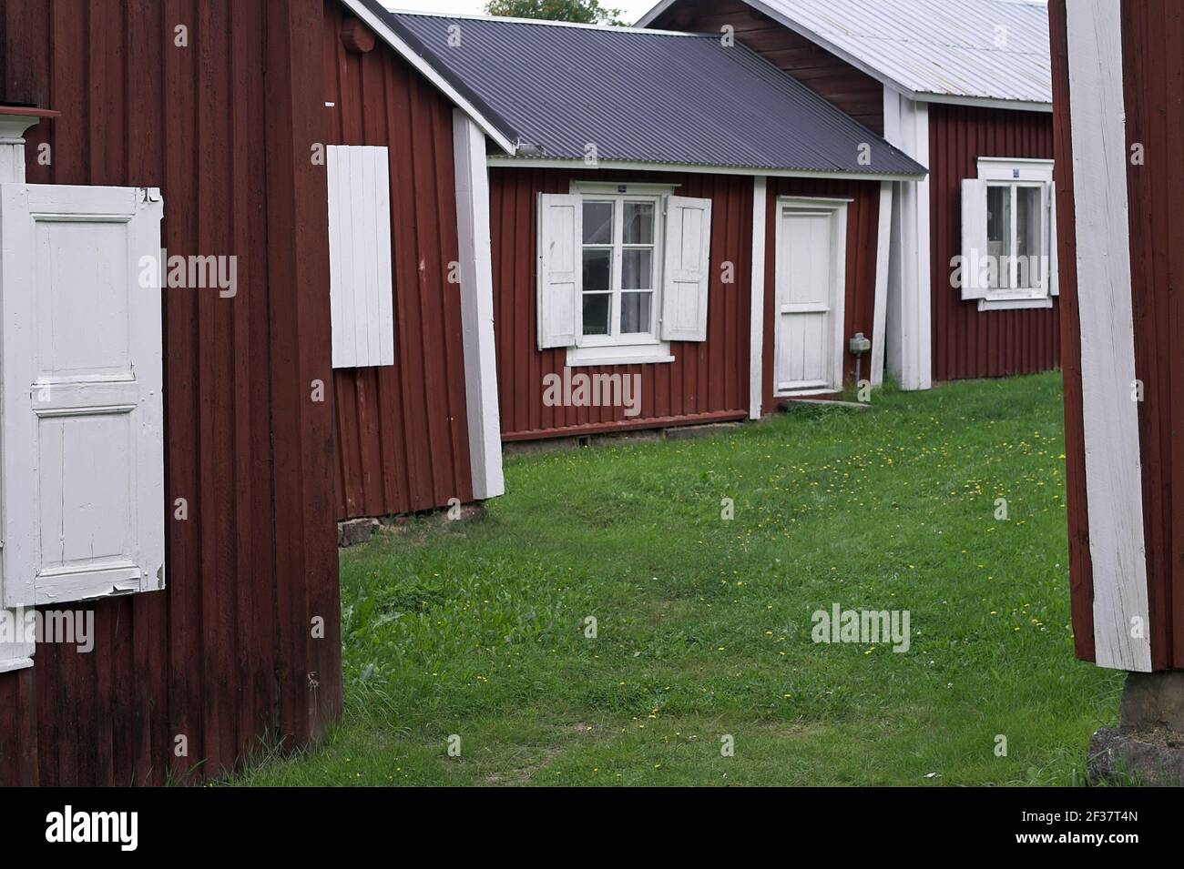 Schweden, Schweden; Kirchenstadt Gammelstad; Kirchendorf; Holzhäuser für Pilger. Holzhäuser für Pilger.Casas de madera para peregrinos. 朝聖者的木屋 domki Stockfoto