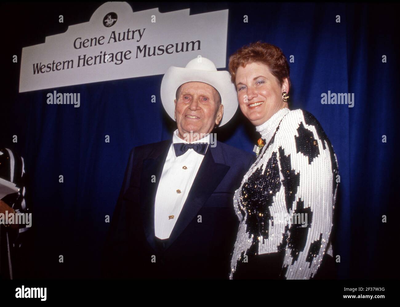 Gene Autry und Frau Jackie bei der Eröffnungszeremonie für das Gene Autrey Western Heritage Museum im Griffith Park in Los Angeles, CA Stockfoto