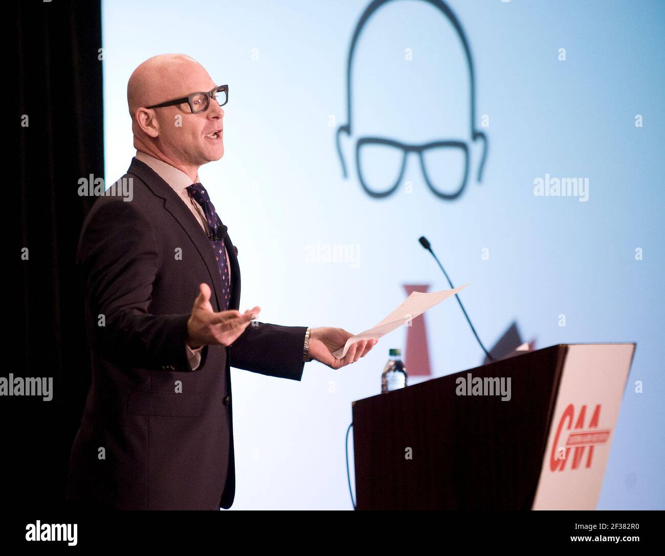 23. Dezember 2014, San Francisco, Kalifornien, USA: Der Kriminalanwalt und Fernsehjournalist Darren Kavinoky hält die Grundsatzrede auf der jährlichen Convention der California Alarm Association. (Bild: © Nicholas Koon/ZUMA Wire) Stockfoto