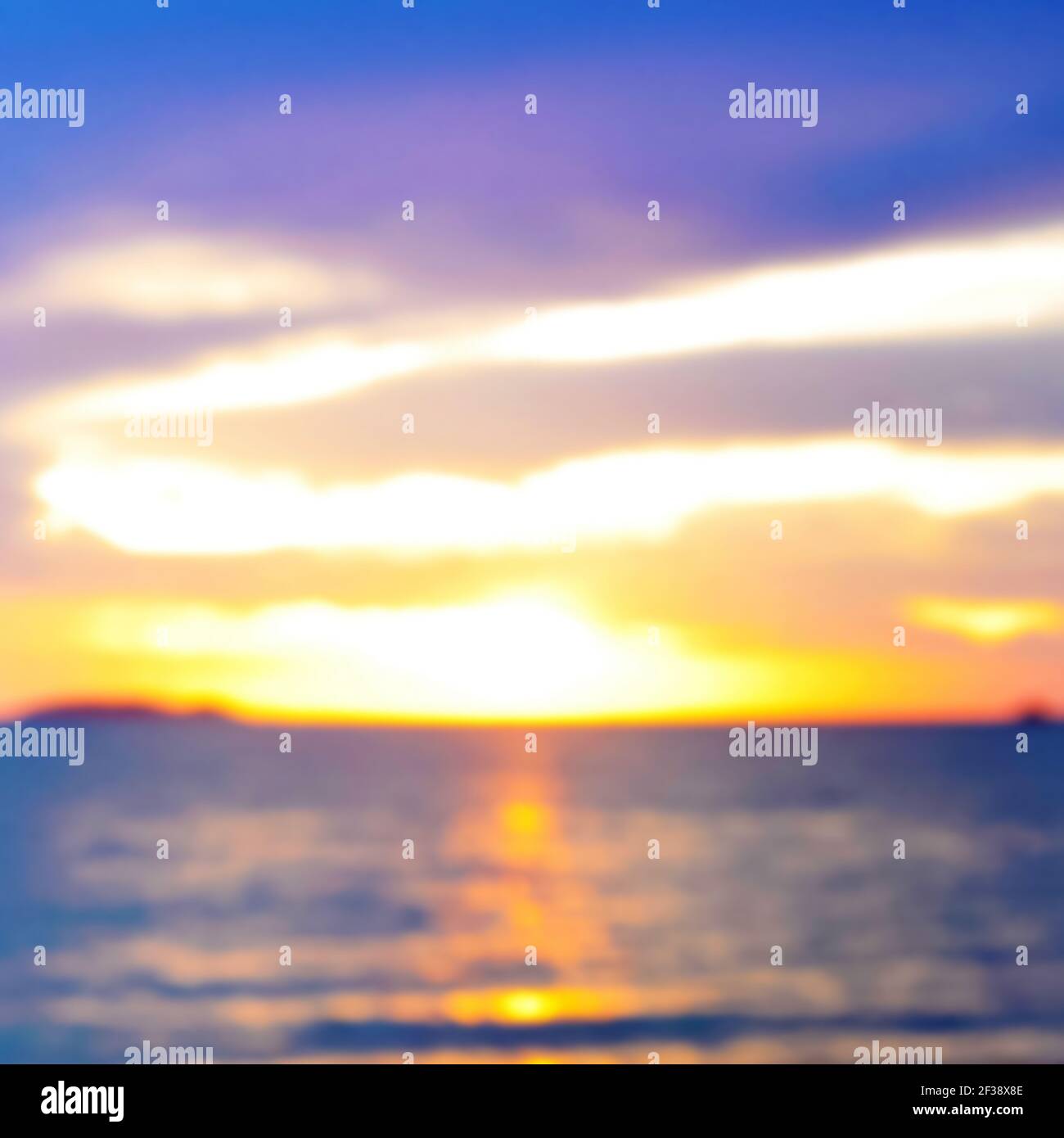 Verschwommenes Zwielicht Meer und Himmel für Hintergrund Stockfoto