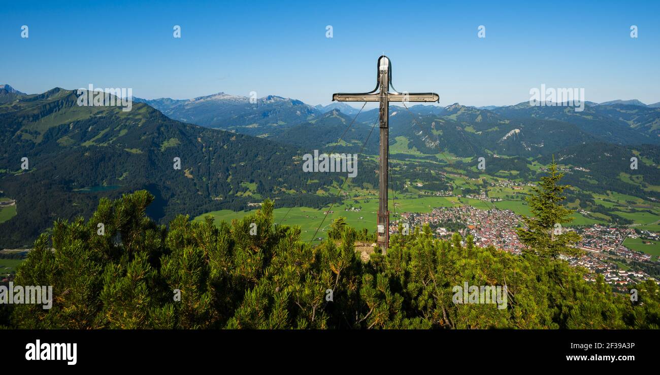 Geographie / Reisen, Österreich, Vorarlberg, Panorama vom Schattenberg (Gipfel), 1692m, zum Fellhorn (Gipfel), 2038m, und Soeller, Freedom-of-Panorama Stockfoto