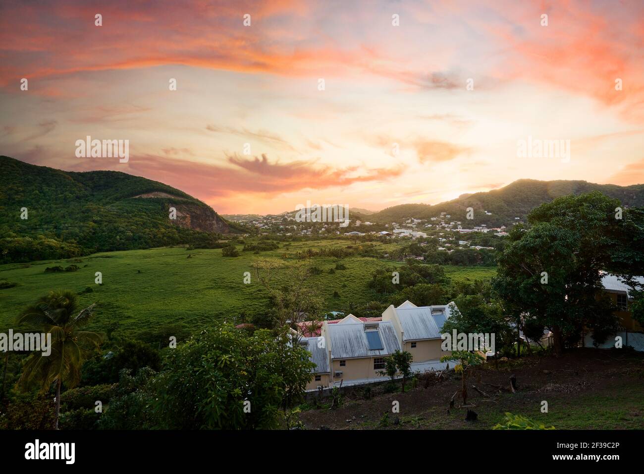Malerische Aussicht auf Rodney Bay und Pigeon Island rom Flamboyant Villa in St. Lucia, Karibik Stockfoto