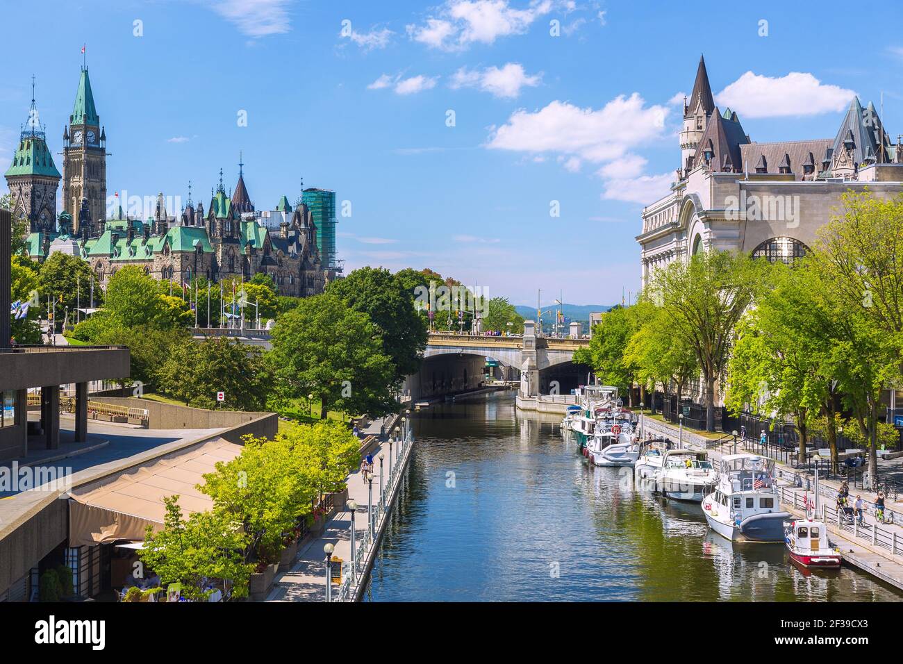 Geographie / Reisen, Kanada, Ottawa, Parliament Hill, Canal Curtain, Château Laurier, Ansicht von nationa, Additional-Rights-Clearance-Info-not-available Stockfoto