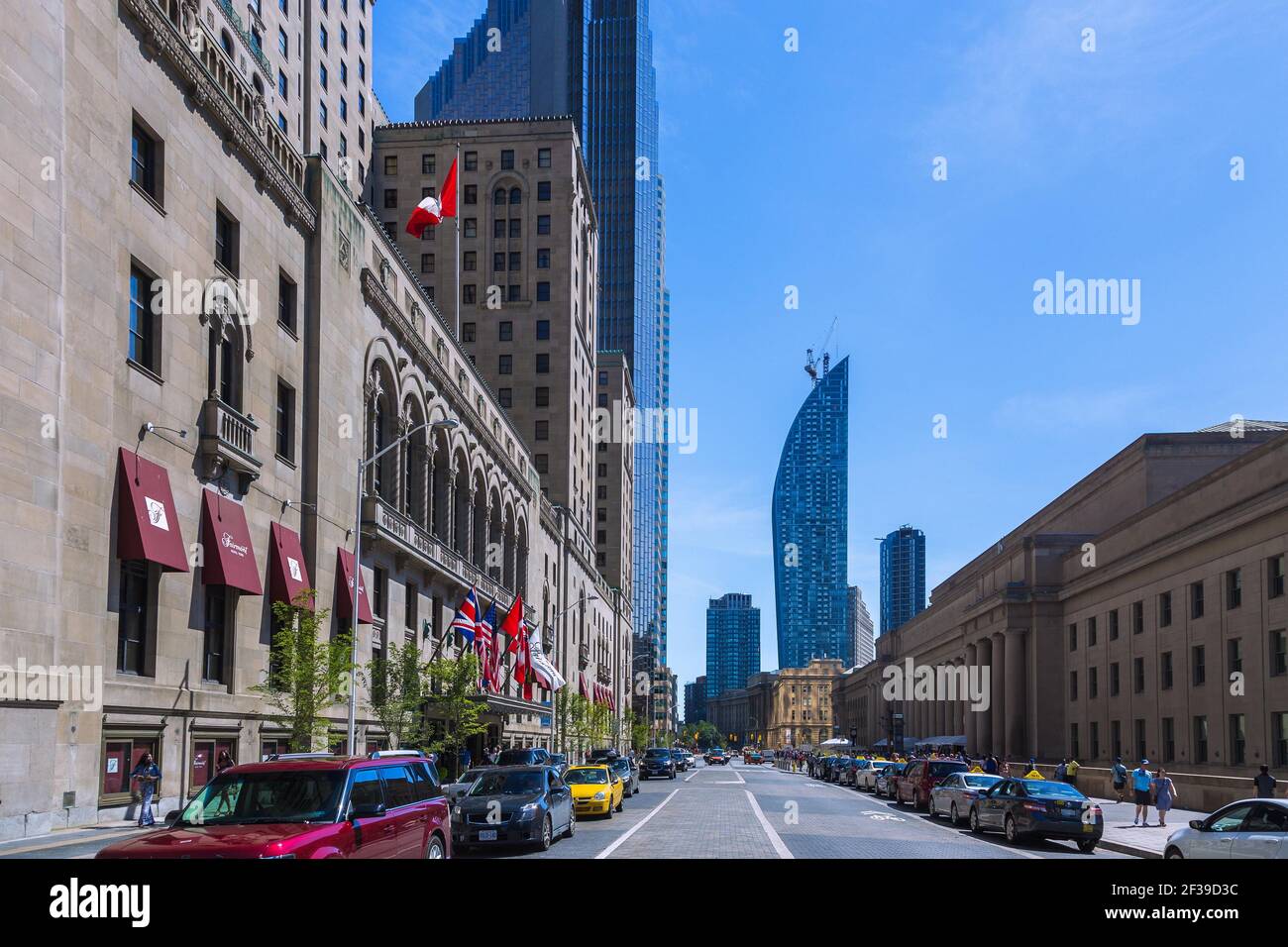Geographie / Reisen, Kanada, Toronto, Front Street mit Fairmont Royal York Hotel, Royal Bank Plaza und, Additional-Rights-Clearance-Info-not-available Stockfoto