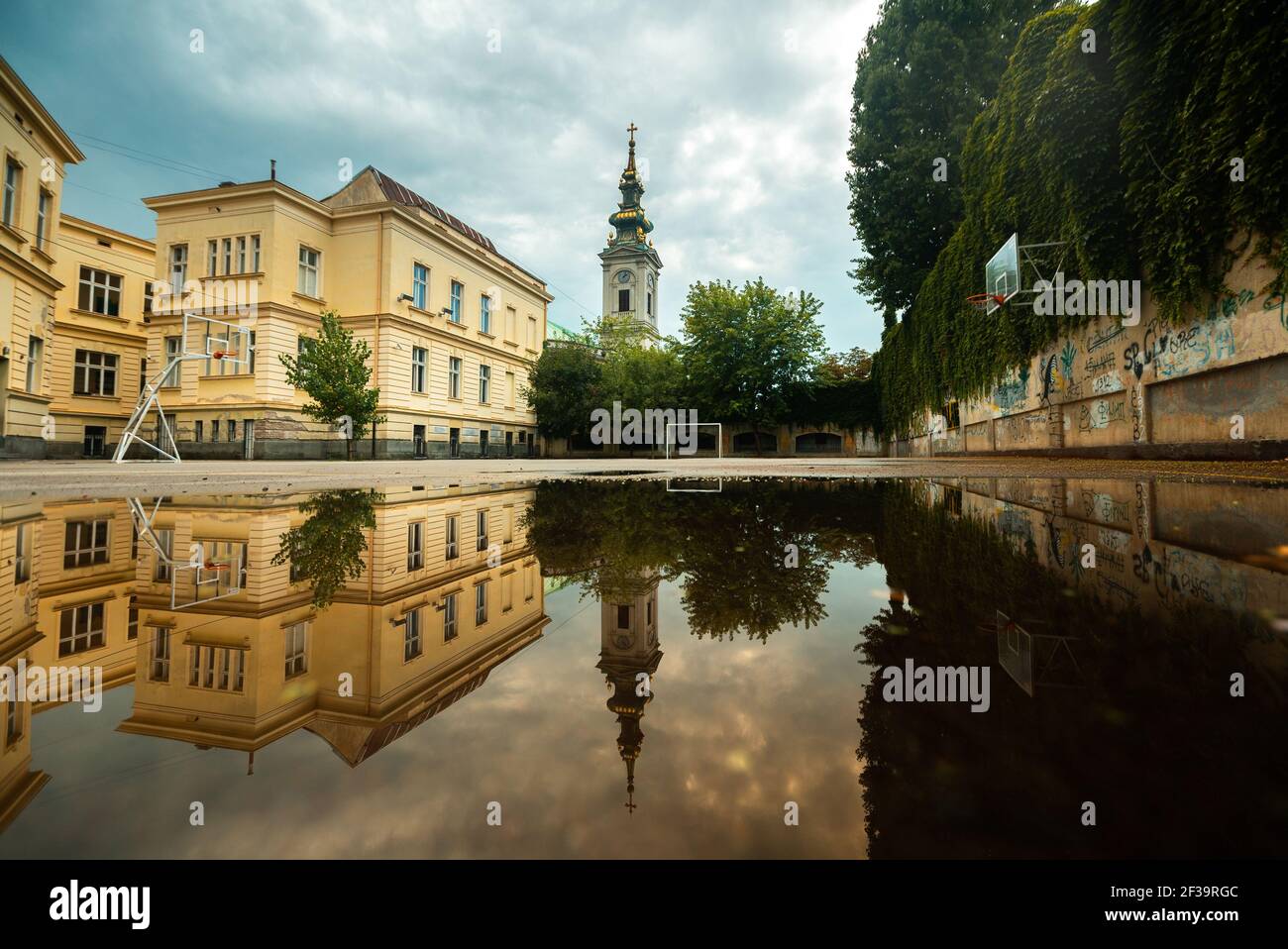 Uhrturm der Kathedrale Kirche des Erzengels Michael in Belgrad Stockfoto